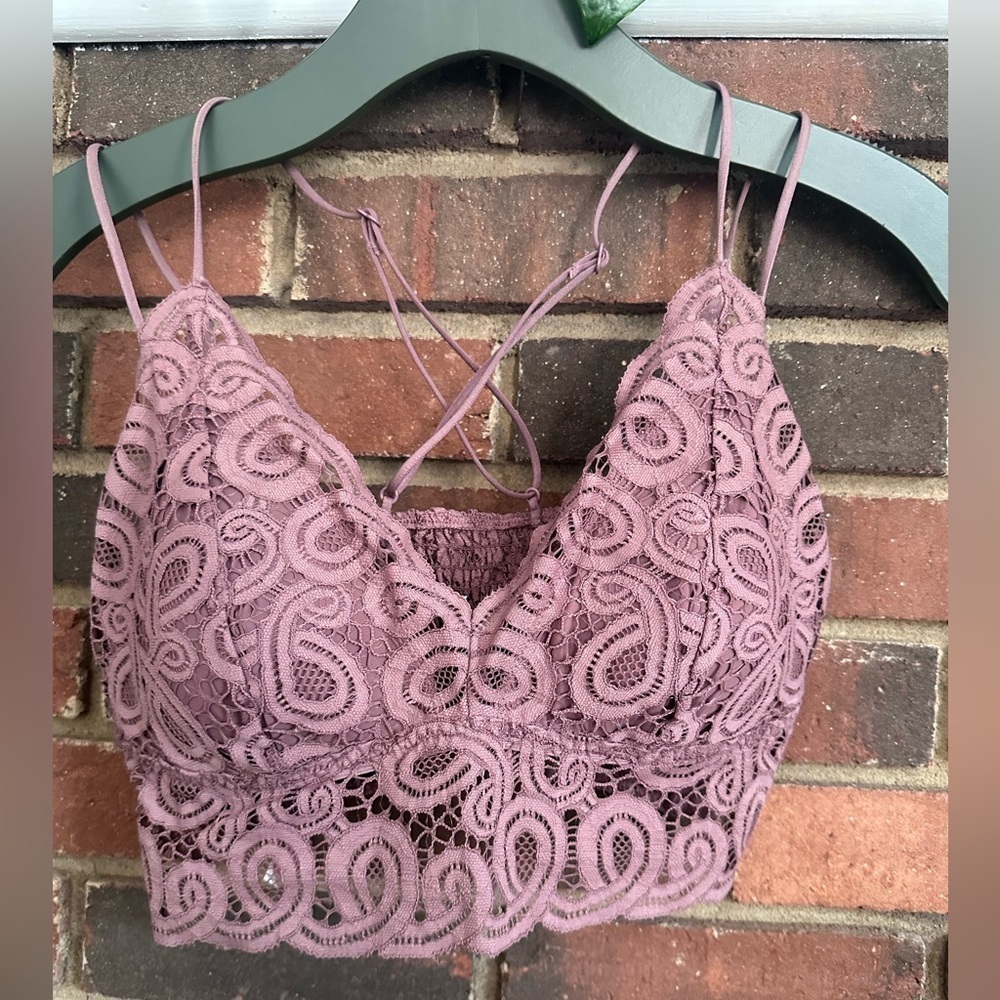 🛍️ pink Victoria’s Secret bralette with great condition.